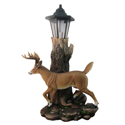Figurine de chevreuil avec lanterne