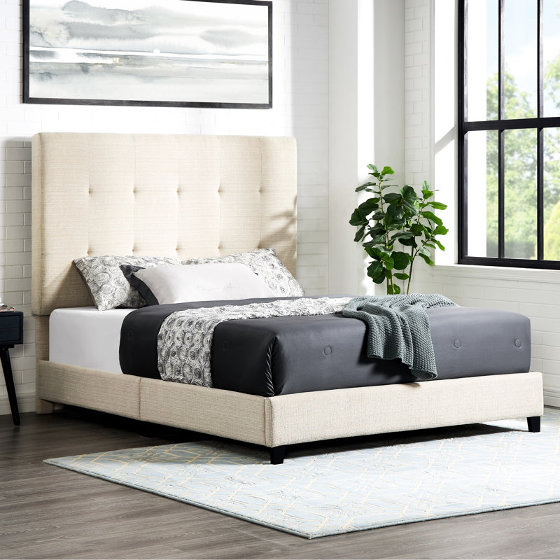 Grand lit transitionnel avec revêtement et pieds en bois massif revêtus de mousse beige