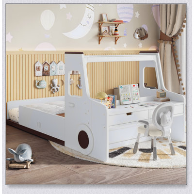Lit simple en forme de voiture avec rangement, fenêtre et bureau, parfait pour le jeu et l'organisation imaginatifs des enfants