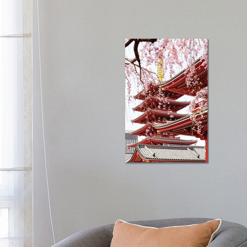 "Senso-ji Pagoda IV" par Philippe Hugonnard - Photographie sur toile tendue, H 26 po x l 18 po x 1,5 po