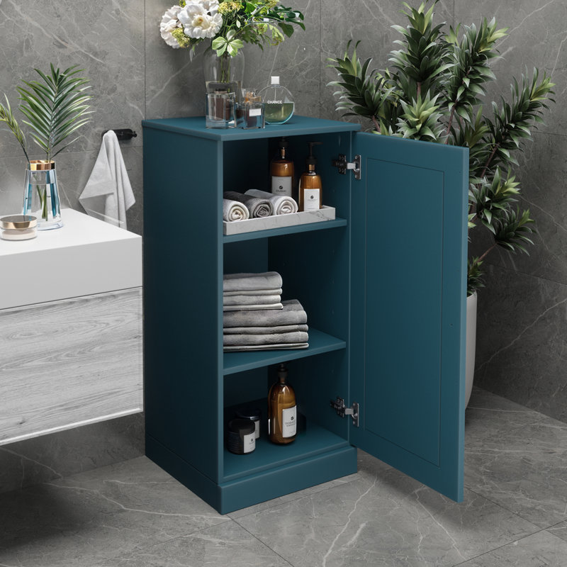 Armoire de rangement de salle de bain 100% bois massif Palace Imports, porte à panneau surélevé, tablettes réglables, 16,5 po de largeur, 35,75 po de hauteur