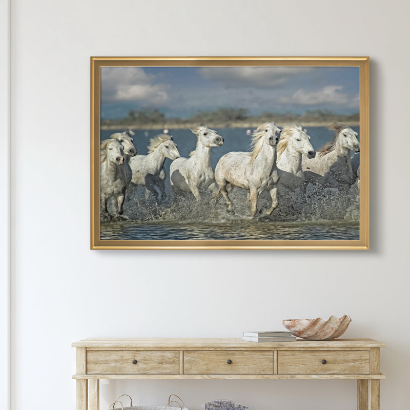 «White Horses of the Camargue» - Cadre photo, impression sur toile, H 22,5 po x l 30,5 po x P 1,5 po, Doré