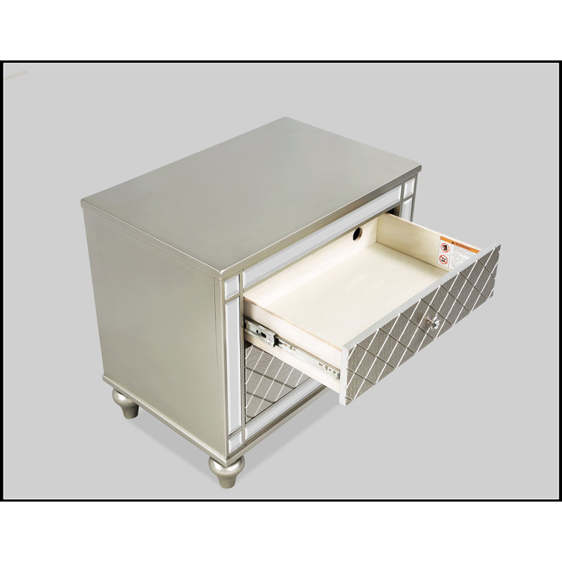 Table de chevet à 2 tiroirs Glam avec façades à motif de losanges et décorations en miroir