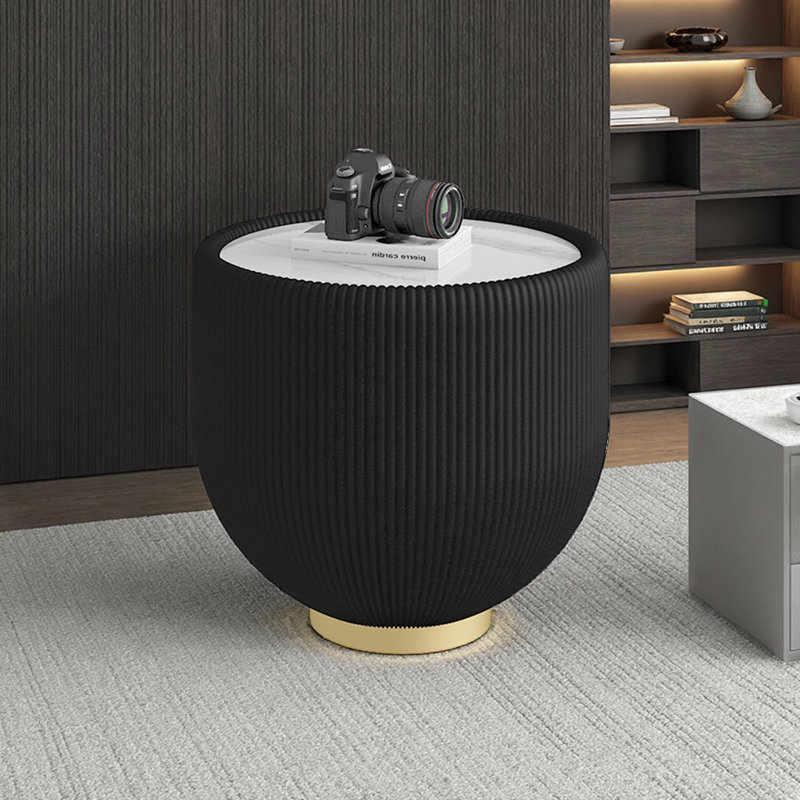 Table de bout ronde de luxe moderne avec plateau en pierre frittée et bord en cuir, Or / noir, marbre