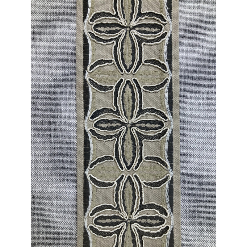Bande de tissu de broderie taupe, grise et crème tissée d'une largeur de 4 po