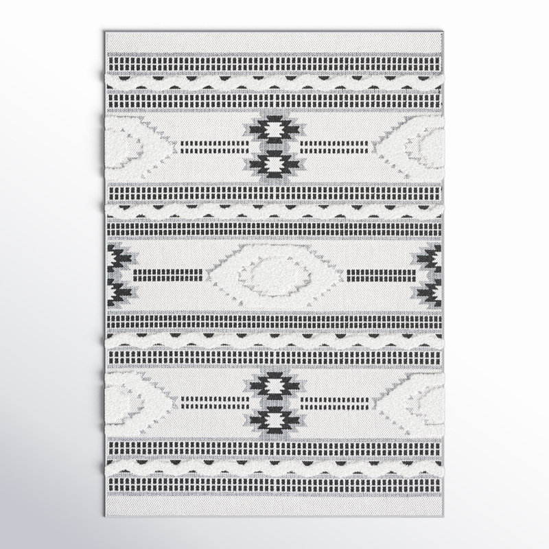 Oumar Area Indoor/Outdoor Area Rug in Ivory/Black, Rectangle 5'3" x 7'7"