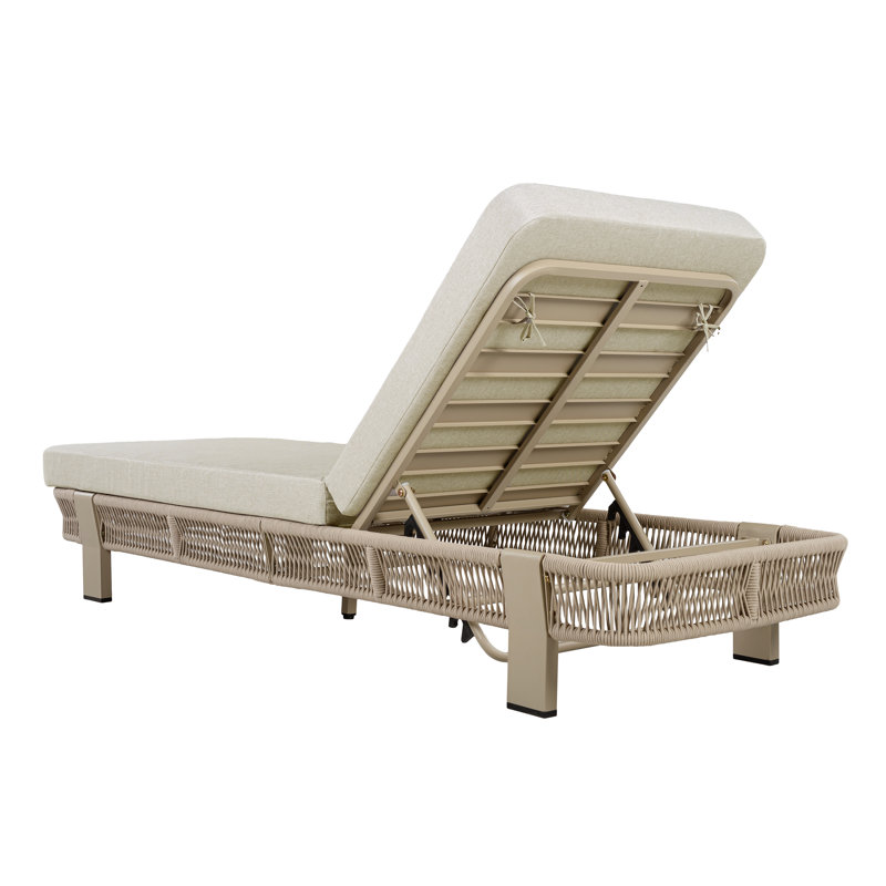 Ensemble de chaise longue Bodhi tissé avec dossier réglable, table d'appoint et coussin, Beige Cushion/Natural Frame, 2