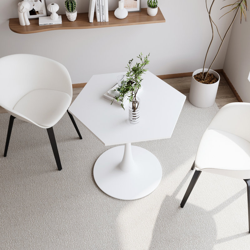 Table basse hexagonale blanche moderne avec plateau et pieds en métal