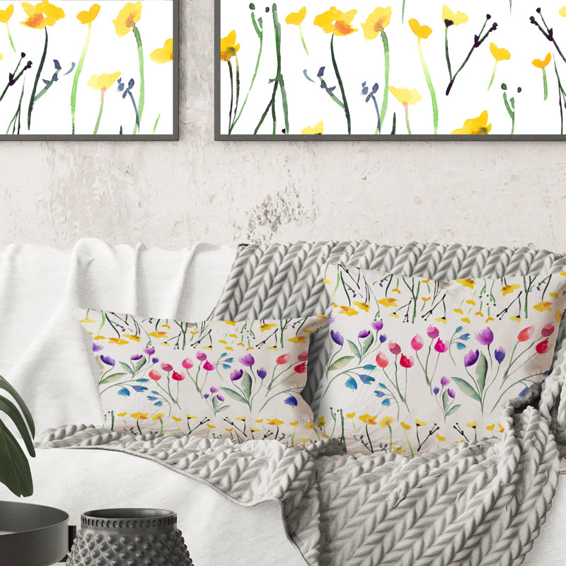 Coussin décoratif à motif de fleurs jaunes et de roses rouges et violettes, 16 po x 16 po