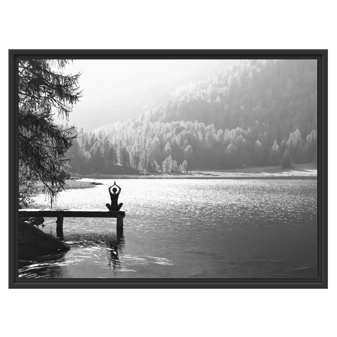 Gerahmtes Wandbild Yoga am See Kunst B&W