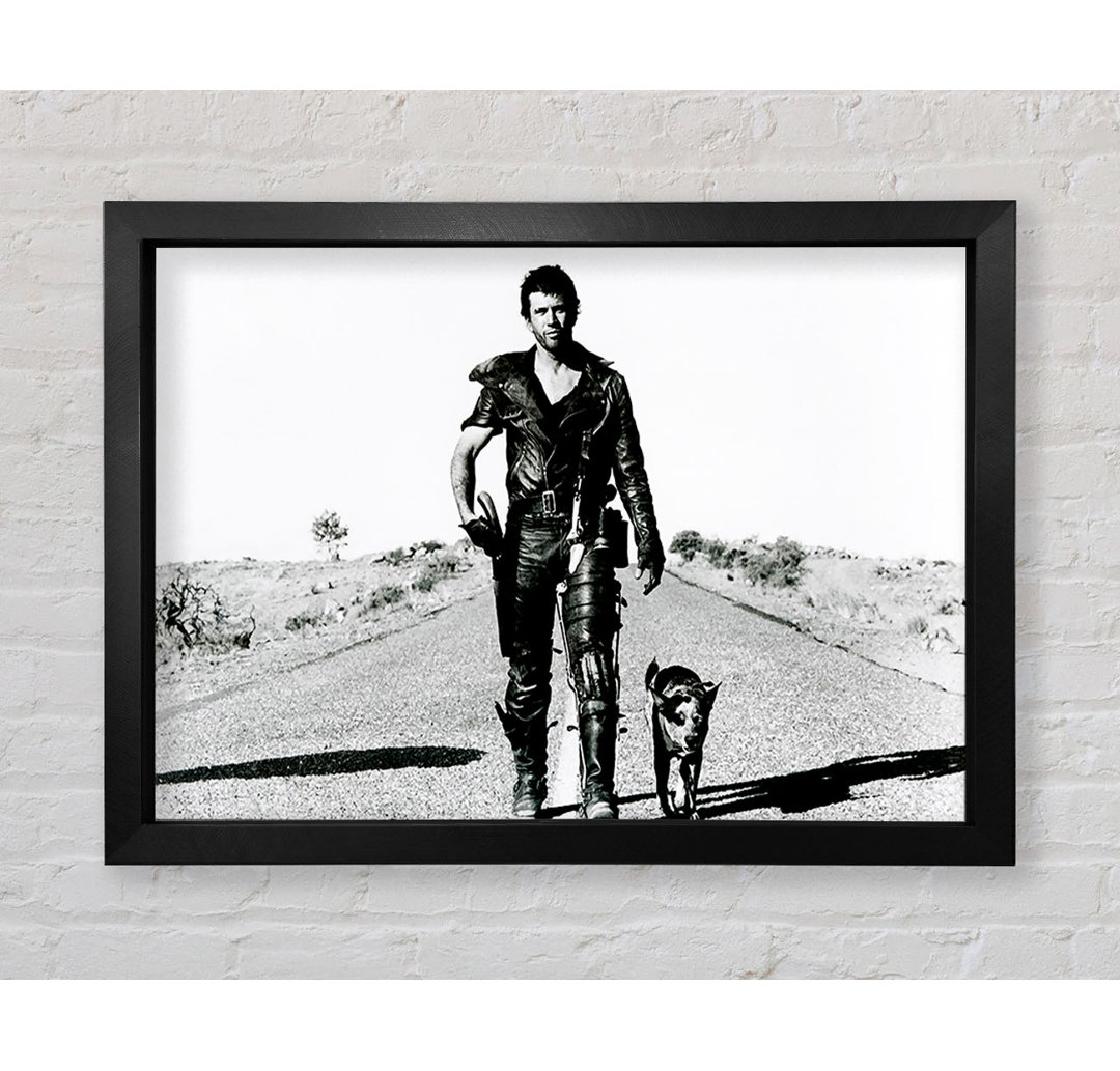 Gerahmtes Poster Mad Max Highway Walk With Dog in Schwarz/Weiß