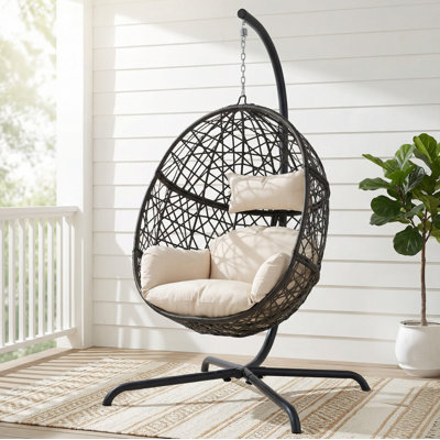 Chaise balancelle suspendue en osier avec coussin Chylie