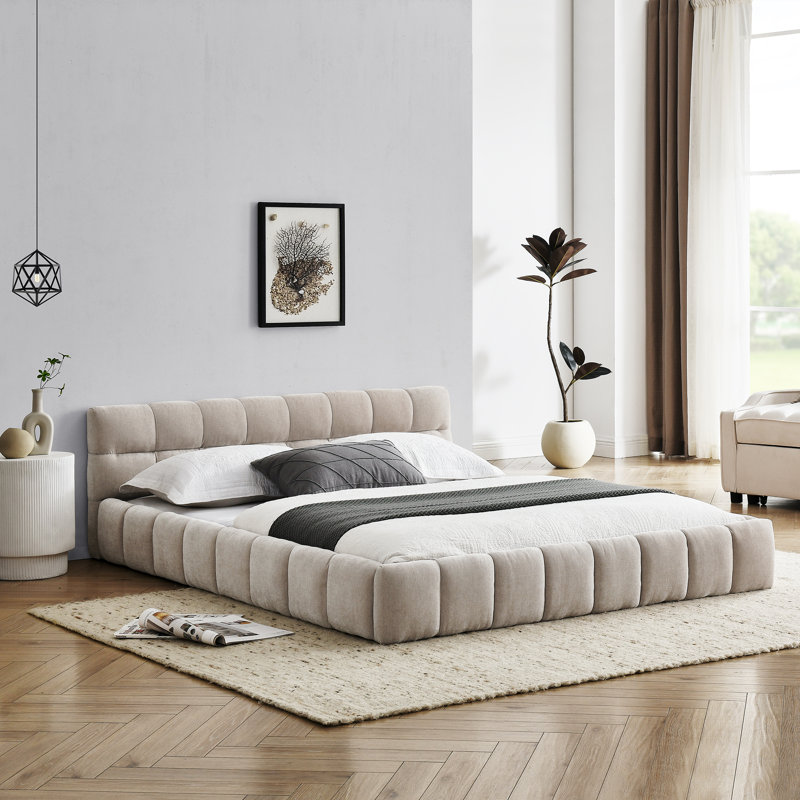 Grand lit plateforme en chenille avec tête de lit et structure solide. Aucun sommier tapissier requis, Beige