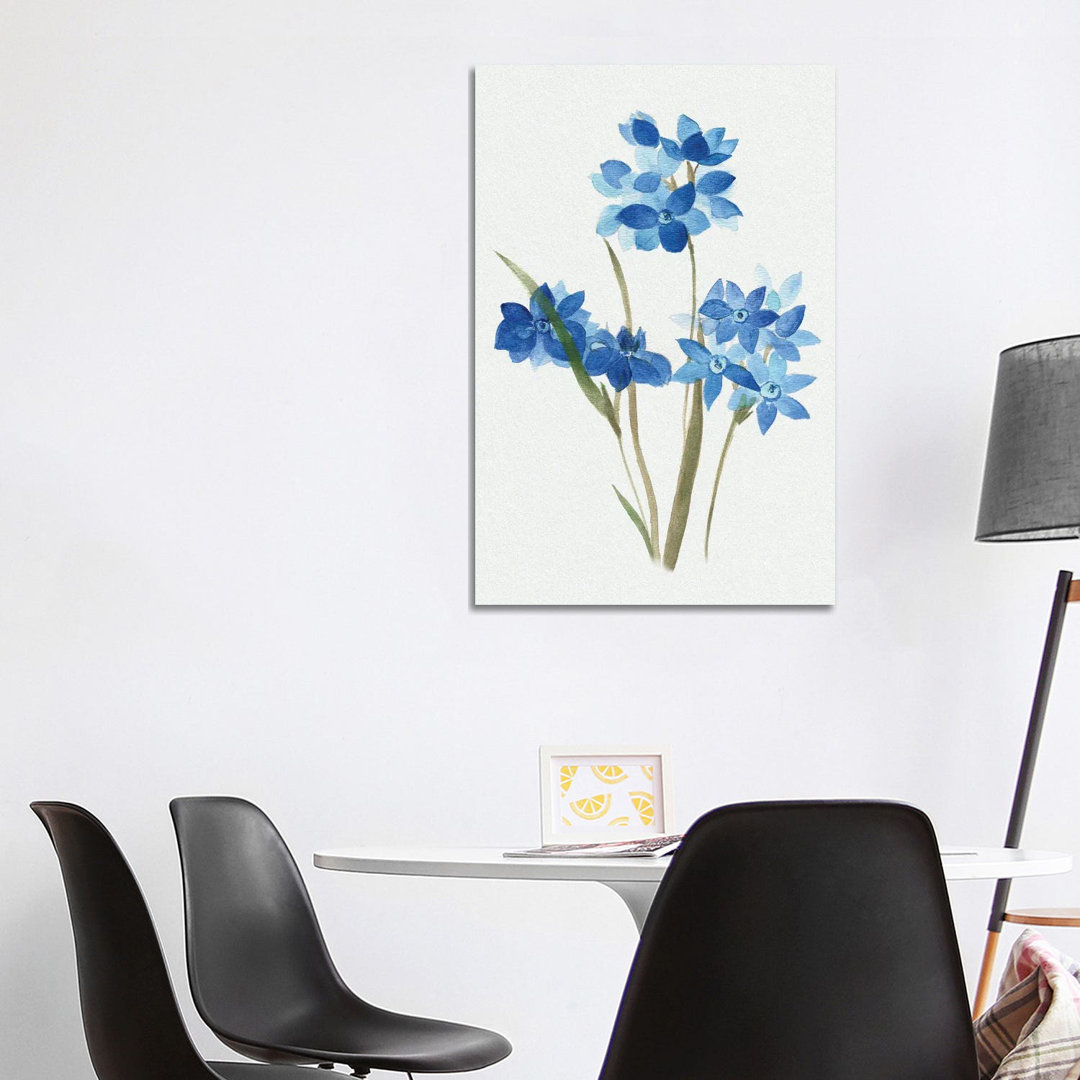 Blue Blossom Botanical I von Tava Studios - Galerie-verpackte Leinwand Giclée auf Leinwand