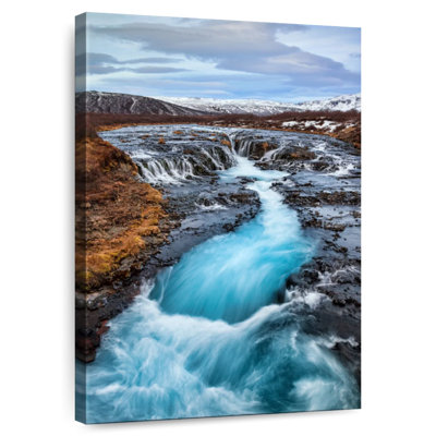Alvord tourbillonnant en cascades en Islande