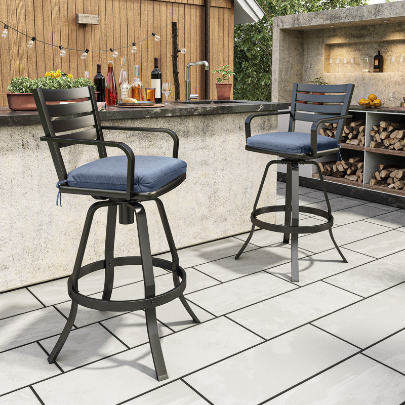 Tabourets de bar pivotants en aluminium avec coussin Sunbrella, Spectre denim