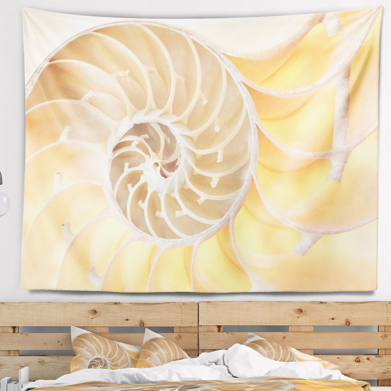 Tapisserie de motif en nautilus de polyester avec accessoires suspendus inclus, H 68 po x l 80 po