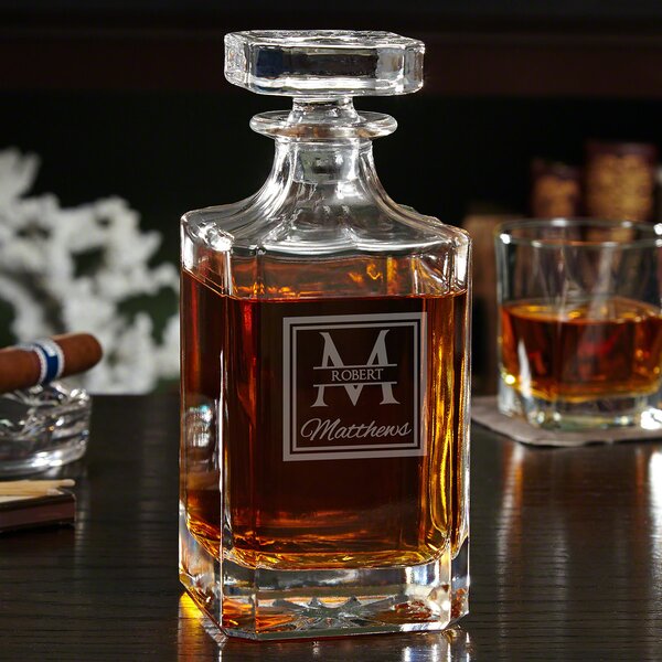 Whiskey Decanter – Elegant Liquor Decanter Set – Glass Liquor Bottle for  Whiskey, Tequila and Brandy – Sophisticated Sparkling Design – Set of 2