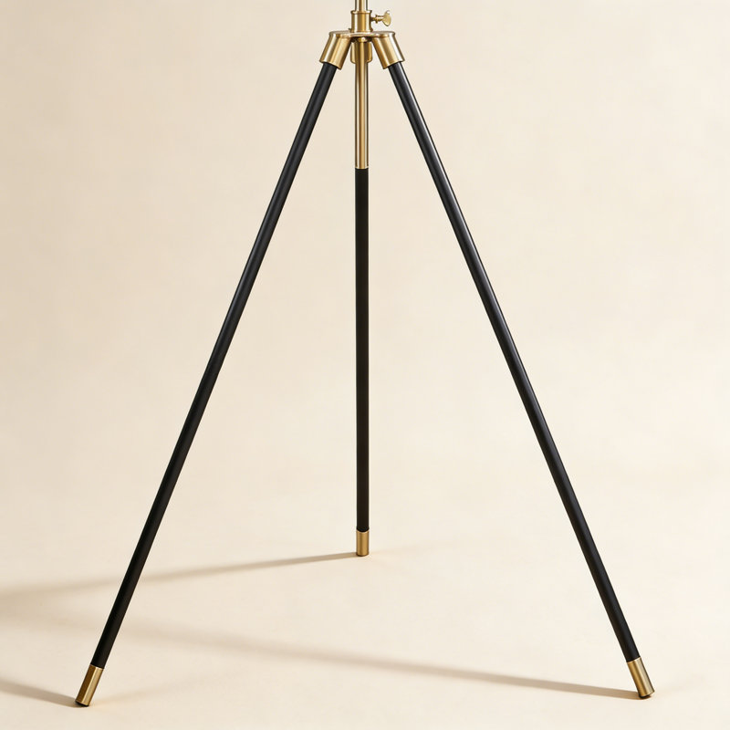 Lampe sur pied à trépied en or noir