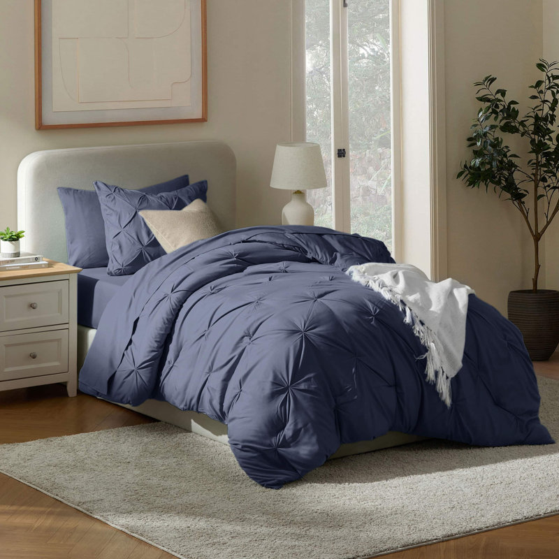 Ensemble d'édredon plissé avec draps Bed-in-a-Bag, Bleu marine, Édredon simple + 4 pièces supplémentaires