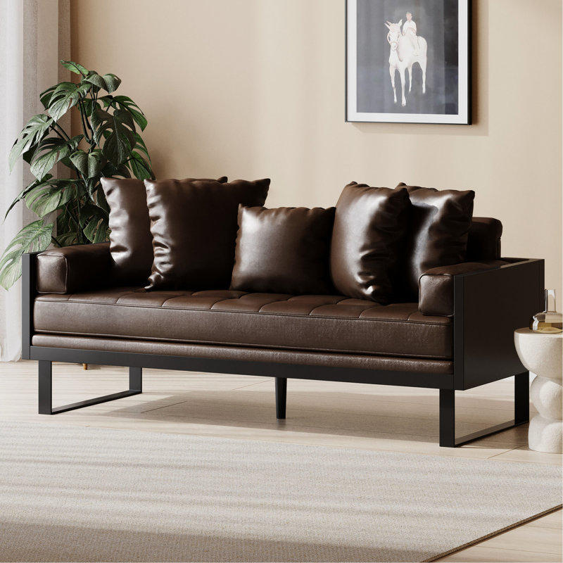 Élégant similicuir brun foncé avec fabrication en bois franc et pieds en fer, coussins décoratifs à boutons pour une base d'ambiance