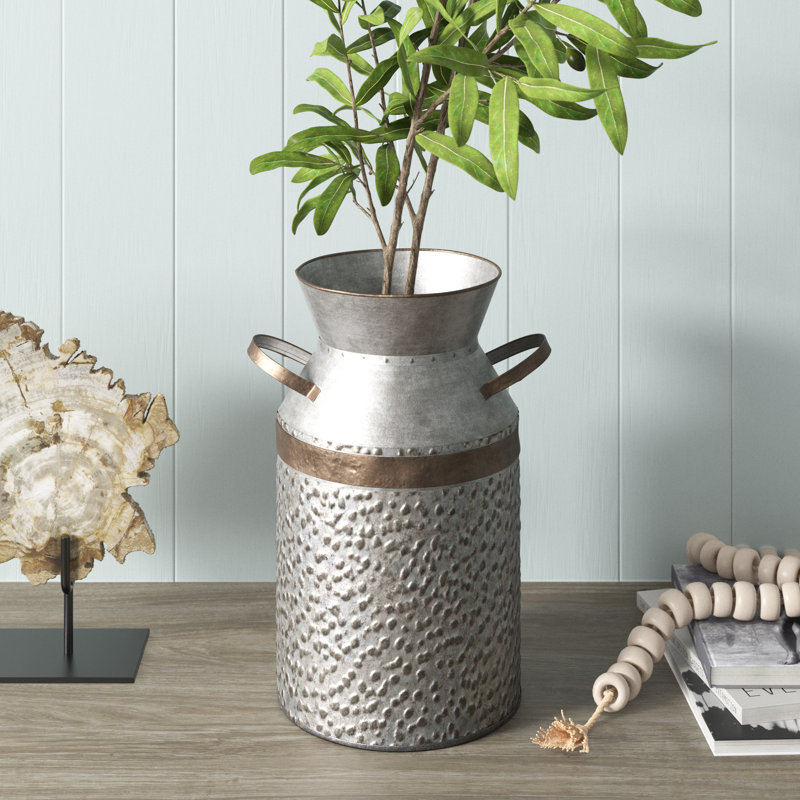 Elio Metal Table Vase, Small
