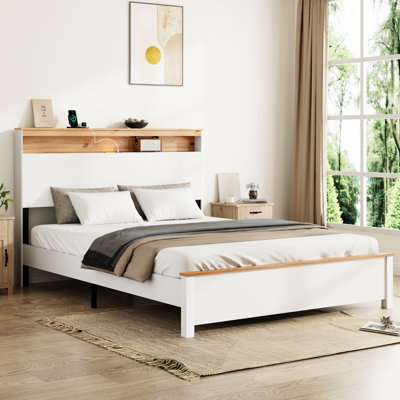 Cadre de lit double American Traditional avec tête de lit avec rangement à DEL, ports de charge, blanc antique, structure, bruit, bois blanc sous le lit et charge de type C, lattes en métal,