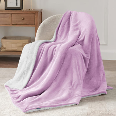 Bedsure GentleSoft™ Sherpa Blanket – Thick All-Season Warm Bed Blanket – Ideal Gift for College Students