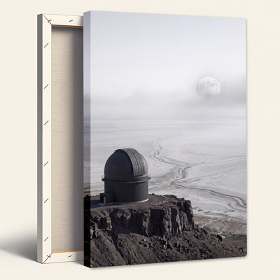 Tableau sur toile représentant un dôme d'observatoire sombre sur une falaise rocheuse brumeuse avec pleine lune