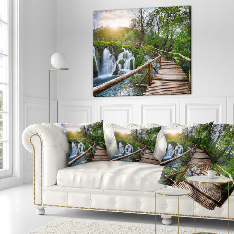 Coussin Designart «Pathway in Plitvice Lakes» Designart