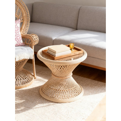 Table de bout en rotin naturel avec plateau en verre | Table d'appoint en forme de paon tissée à la main pour le salon, la chambre à coucher ou le patio