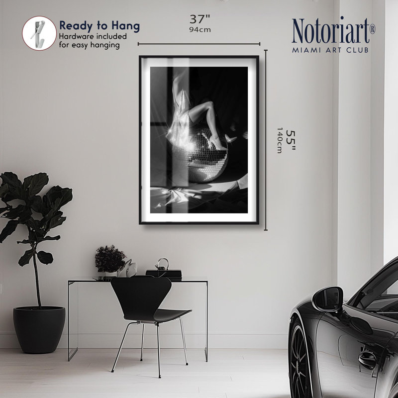 «Disco Ride Shadowbox Print» par Notoriart, H 55 po x l 37 po, Noir