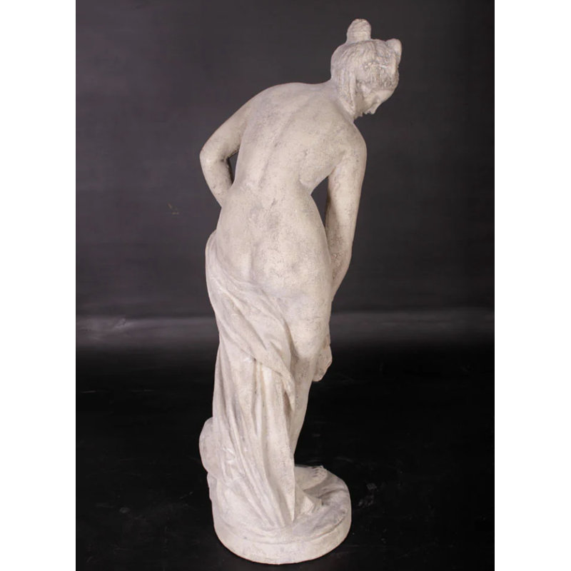Statue romaine se baignant