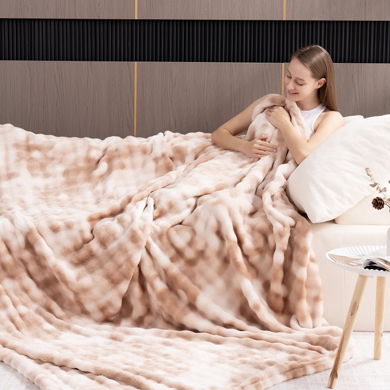 Cozy and Comfortable Faux Fur Blanket A soft, plush blanket perfect for sofas, featuring a fluffy, thick, and plush texture. Ideal for sofas, bedrooms, and living rooms.