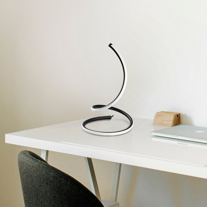 Nivaan Desk Lamp, Black
