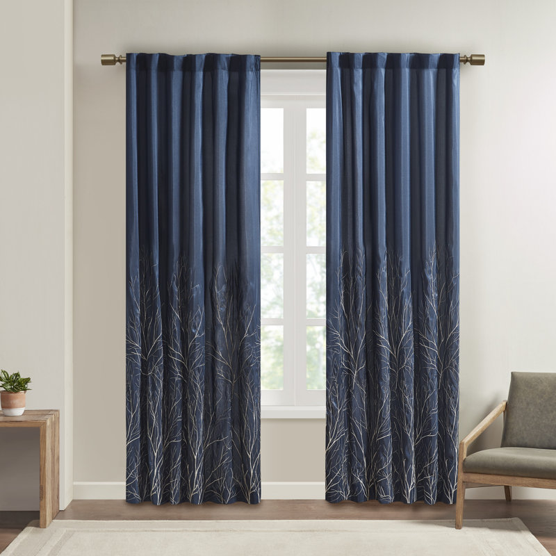 Panneau de rideau simple à motif de branche brodée avec passe-tringle Andora, l 50 po x L 84 po, Bleu marine