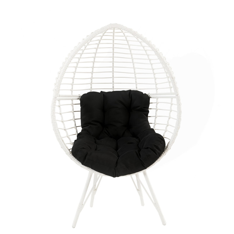 Chaise longue en tissu noir et osier blanc