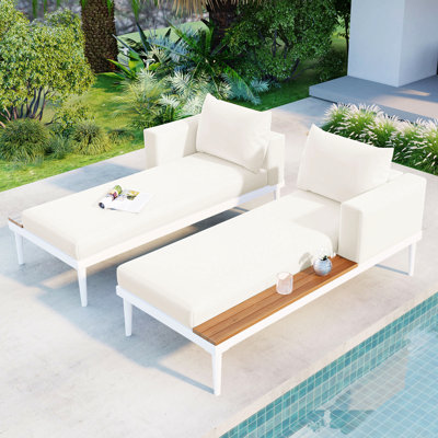 Lit de jour d'extérieur moderne en métal avec espaces latéraux en bois pour boissons, chaises longues rembourrées 2 en 1 pour piscine, balcon, terrasse