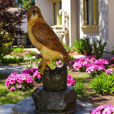 Statue de faucon en bronze debout sur une souche en marbre, œuvre de qualité musée de Pataskala, L 12 po x l 15 po x H 29 po