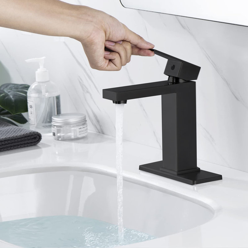 Single-handle Bathroom Faucet with Drain Assembly