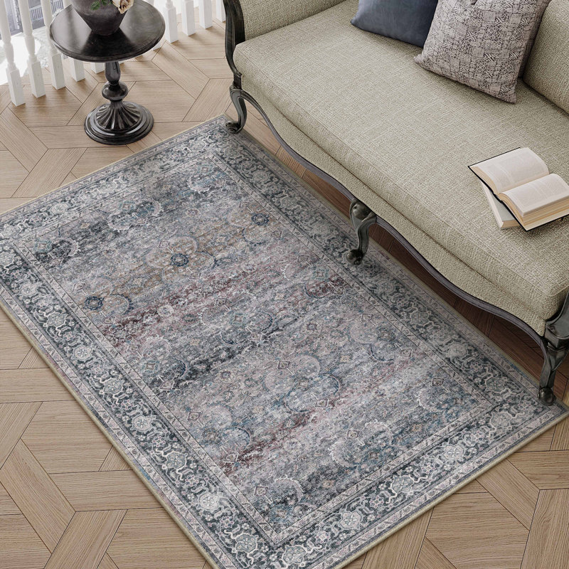 Luthien Elegant Vintage Floral Area Rug in Light Grey, Rectangle 3' x 5'