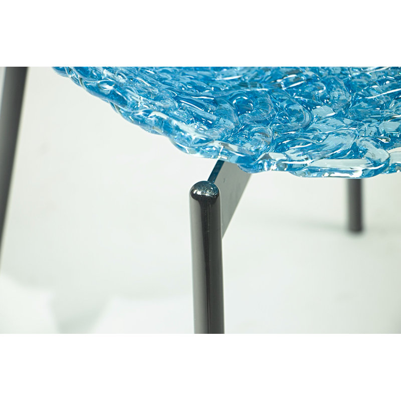 Swan Chair – Iconic Design With Elegant Light Reflection