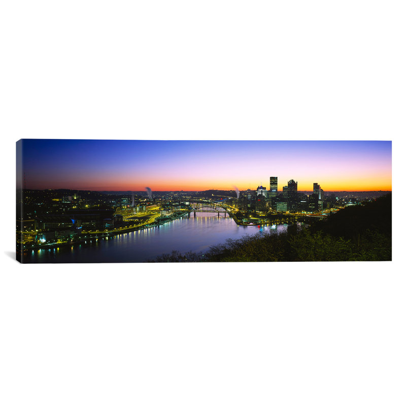 « immeubles allumés à l’aube, pittsburgh, pennsylvanie », reproduction de photo sur toile, H 24 po x l 72 po x P 1,5 po