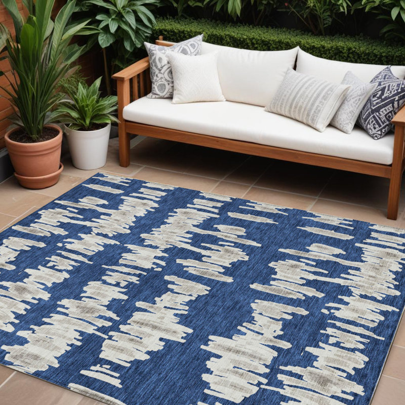Tapis extérieur lavable rayé bleu marine, gris et ivoire 10 pi x 14 pi