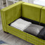 Canapé de salon moderne avec accoudoirs carrés décorés de clous argentés et revêtement en velours vert-633526195