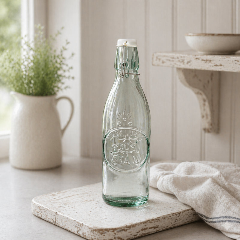 Ensemble de six bouteilles en verre embossées