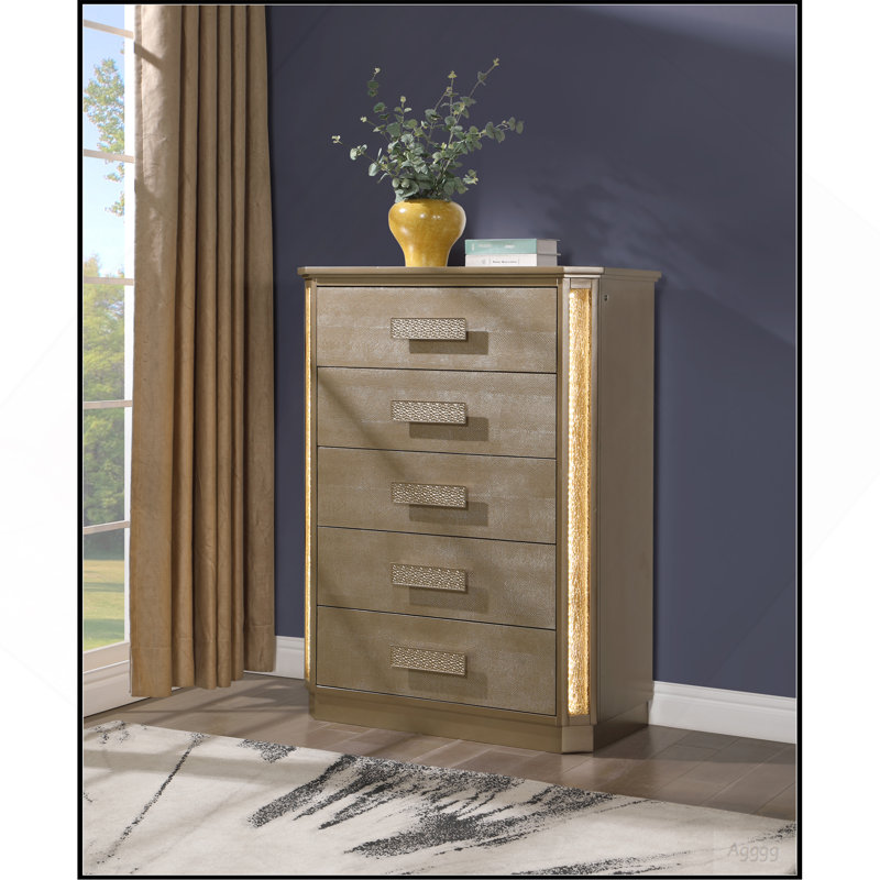 Commode Medusa en bois doré