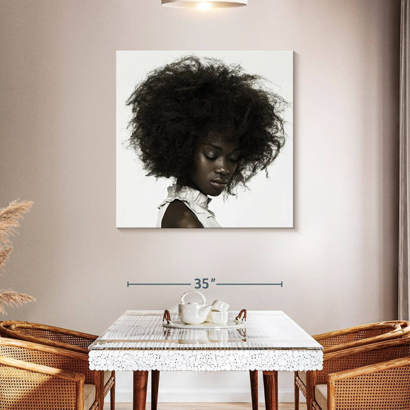 Leisha, femme aux cheveux bouclés, H 39 po x l 39 po