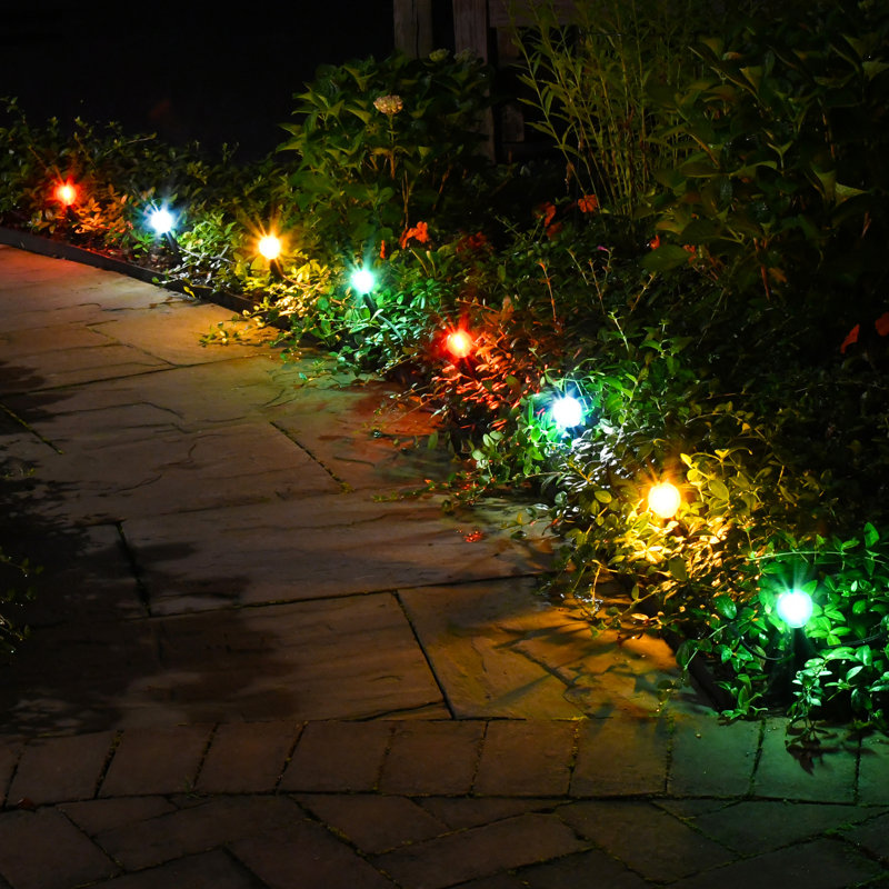 Éclairage de sentier à énergie solaire avec 8 ampoules sphériques multicolores