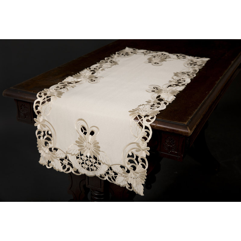 Chemin de table nappe brodéed Tyris